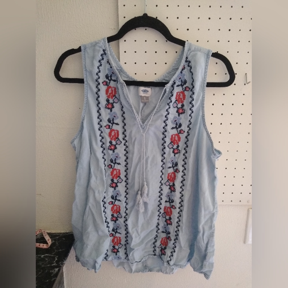 Old Navy Sleeveless Blouse